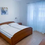 לינה וארוחת בוקר Haus Lupic Barbat na Rabu