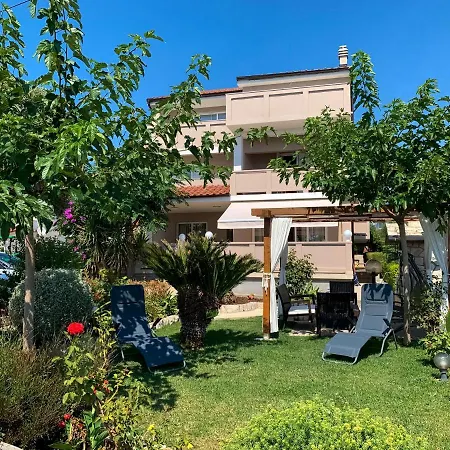 לינה וארוחת בוקר Haus Lupic