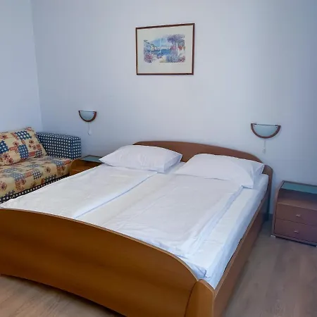Haus Lupic לינה וארוחת בוקר Barbat na Rabu