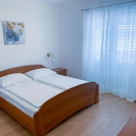 לינה וארוחת בוקר Haus Lupic Barbat na Rabu
